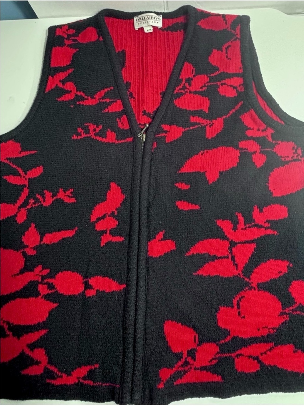 D'Allaird's Petites Vintage
Abstract Rose Sweater Vest
Black Red Medium